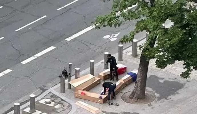 five coffins found near eiffel tower