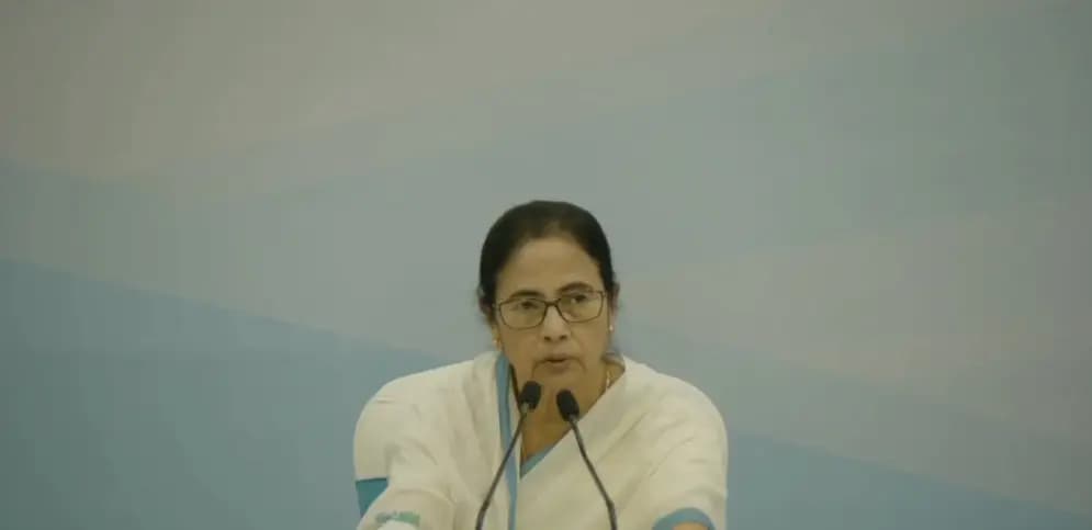 meeting of junior doctors with the Chief Minister has started live streaming is going on