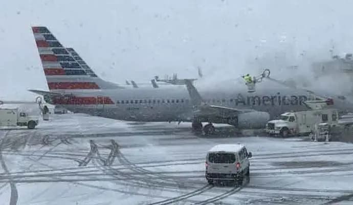 US airlines cancel flights due to massive winter storm