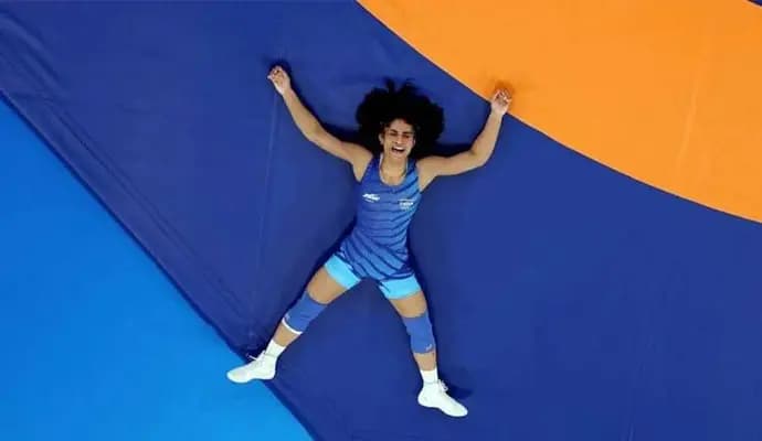 Vinesh Phogat Says Retiring Day After Olympics Shock spt
