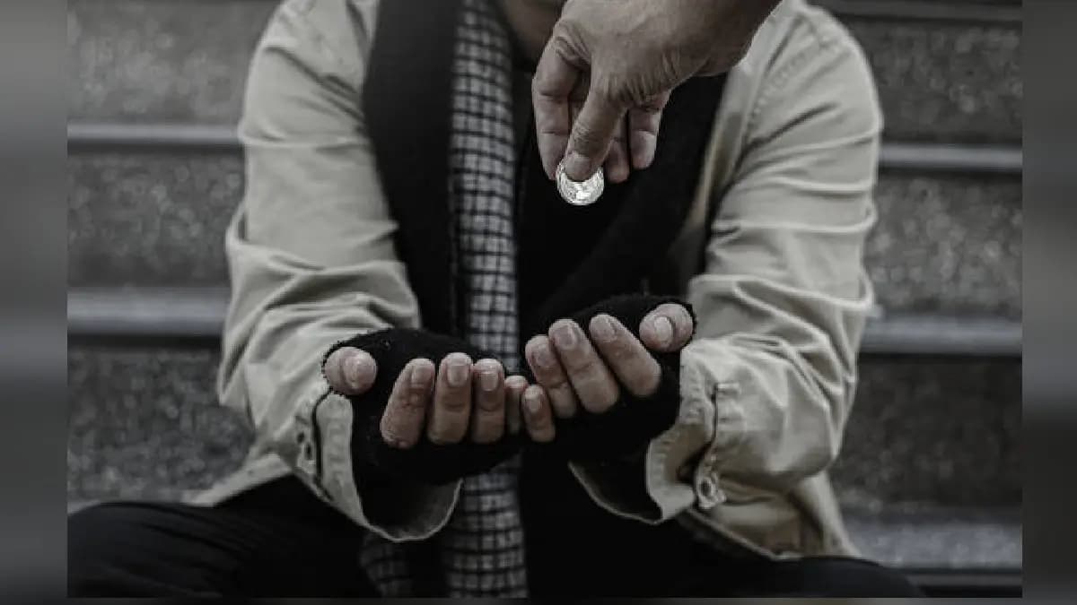 people Who Give Money To Beggars Will Now Face Police Case know the reason gnr 