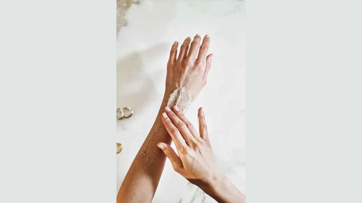 this body scrub made with gram flour, yogurt is give best results for sun tan at your body and make your skin glowing lif