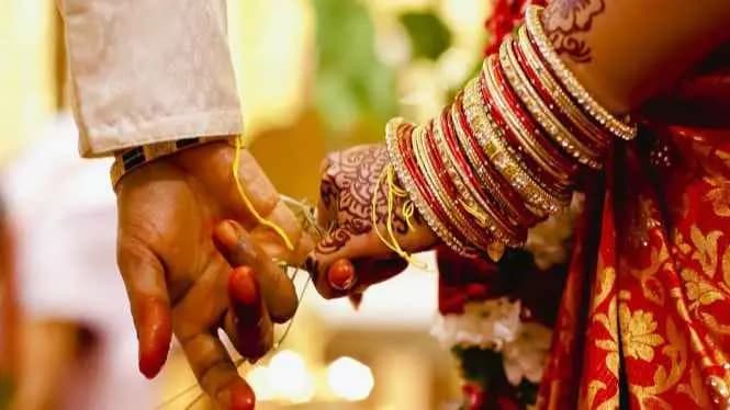 Couple Elopes Leaving Spouses Nine Children Behind In Uttarpradesh