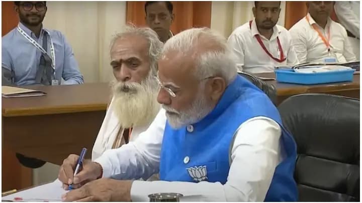 Prime Minister Narendra Modi submitted his nomination before election
