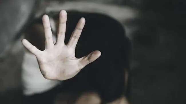 Eight year old girl alleges sexuall assault in school in karnataka gnr 
