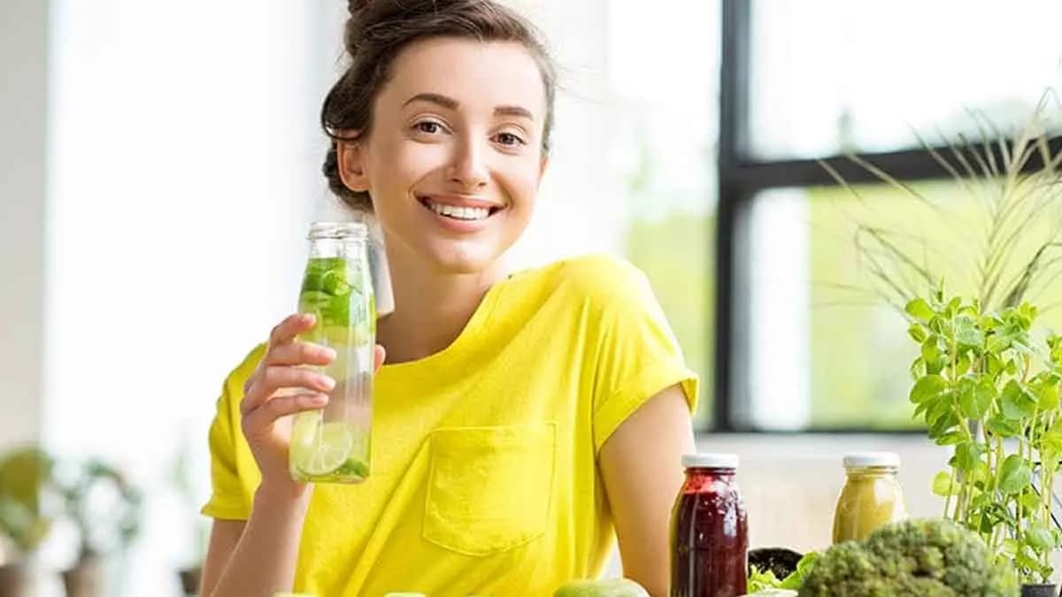 This home made natural detox water can improve your hormonal problems and make your guts health strong lif