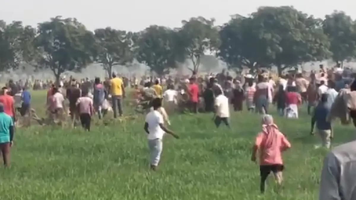 Bangladeshi citizens try to loot crop in malda hurls bomb on bsf gnr 