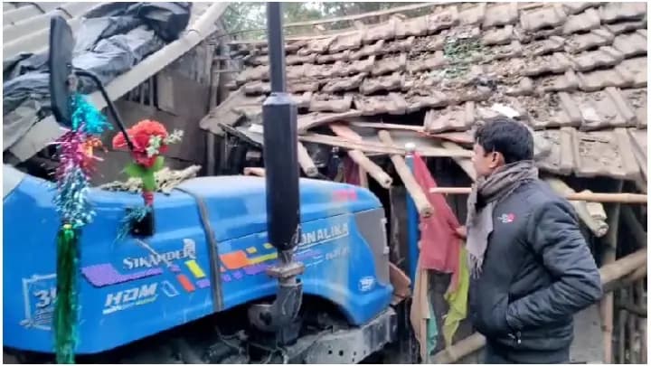 accident at samshergant, tructor hit three shops