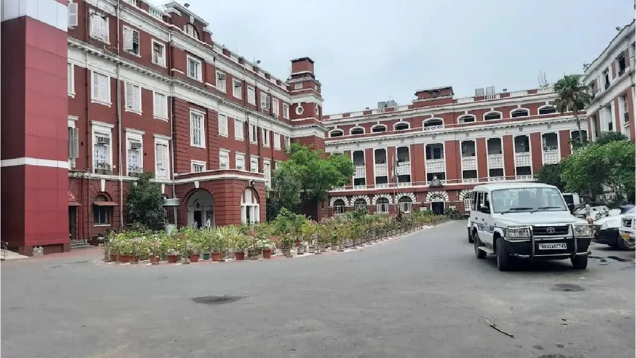 Doctors at Two Leading Hospitals Receive Death Threats Posing as Pakistani Militants Ahead of Polls