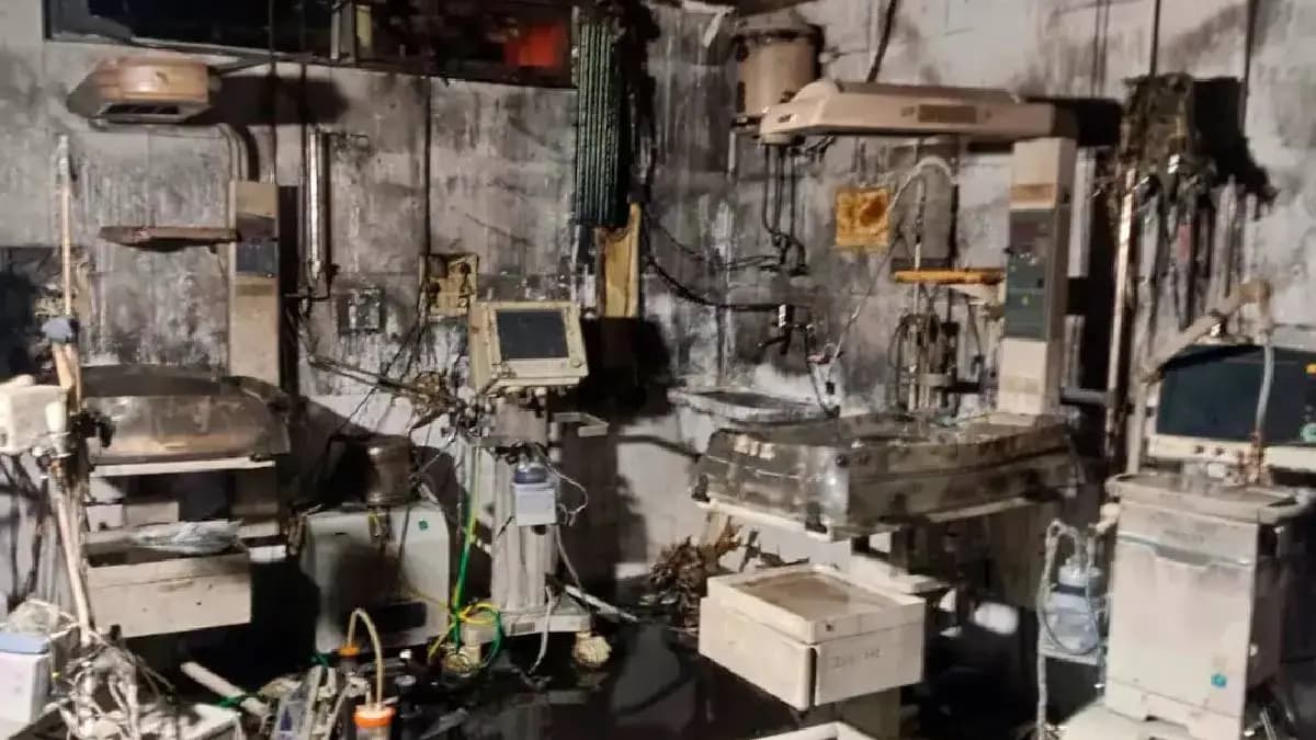 Deaths In UP Hospital Fire Rises To 17 gnr 