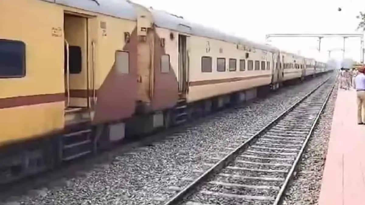Delhi-bound train from Bihar receives bomb threat, triggers panic among passengers gnr