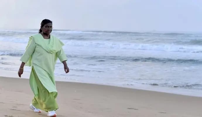 In Odisha, President Murmu takes a stroll on Puri beach