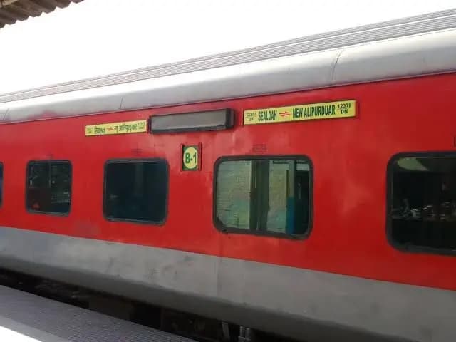 padatik express escaped from great danger