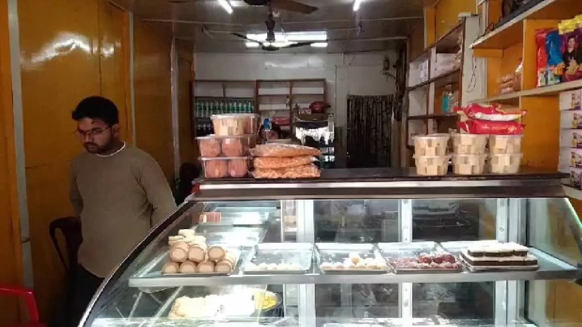 Owner of an eatery attacked a customer after he wanted to know the delayed service of food  gnr