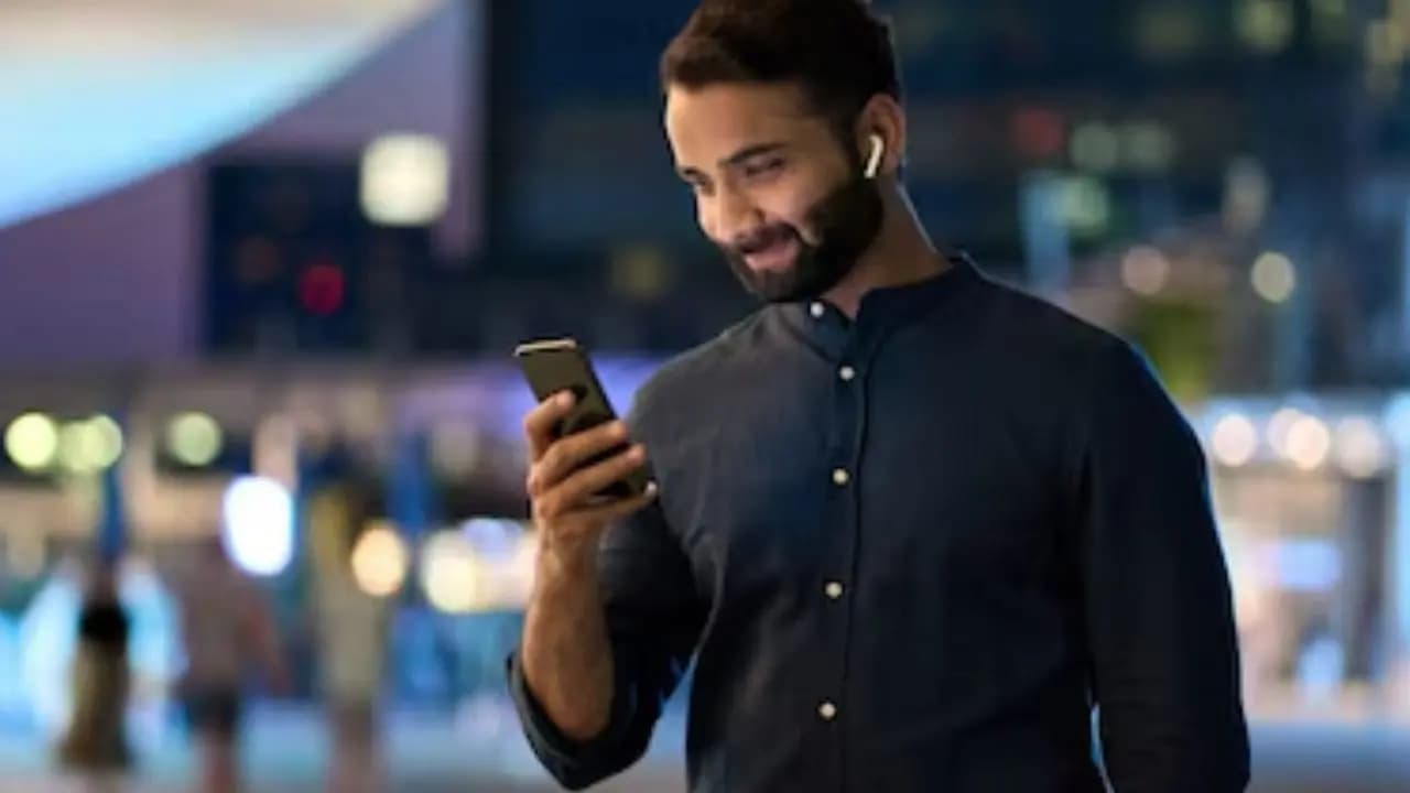 loud music inside metro may charge huge fine from now