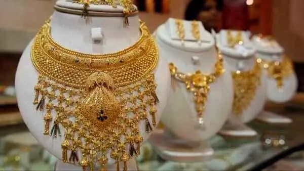 Gold Rate Falls In India, Check 22 Carat Gold Price In Your City On November 18 gnr 