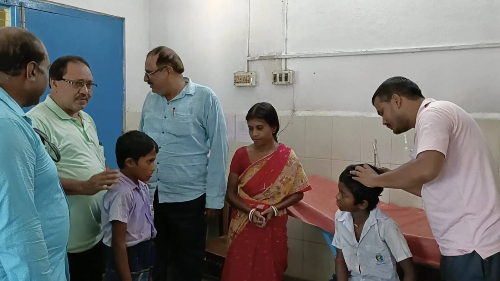 Hooghly three minor students injured after ceiling fan broke between class gnr
