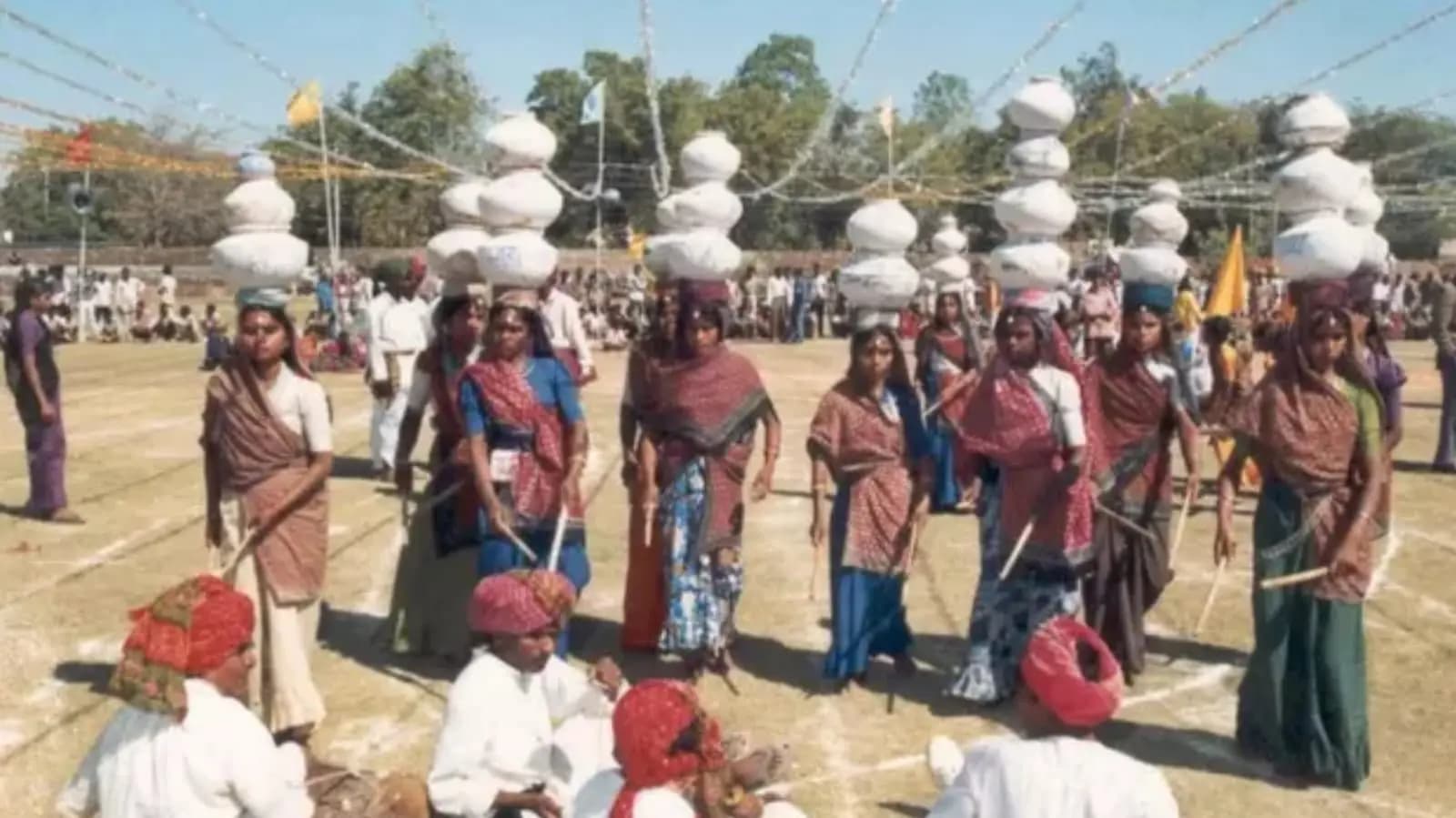 know details of bhil tribal traditions in india_gnr