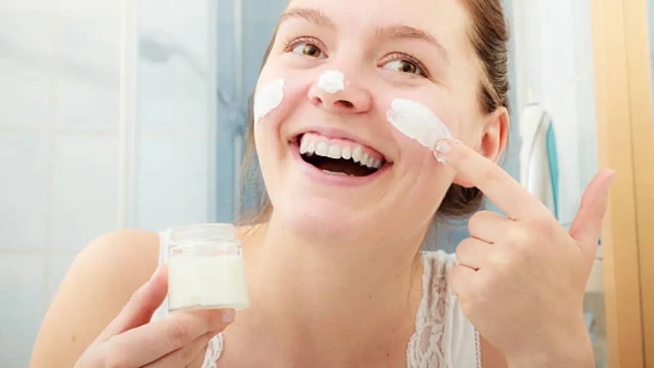 This home made remedy can prevent dry skin problem and make your skin glowing brightening lif