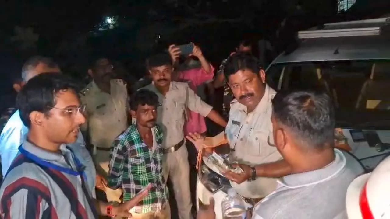 While Distributing Cash Ahead of Polls BJP Faces Resistance in a Village of Hooghly