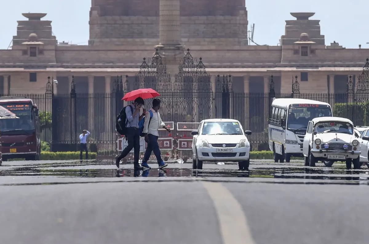 Severe heatwave grips Delhi as mercury soars to 47 degrees