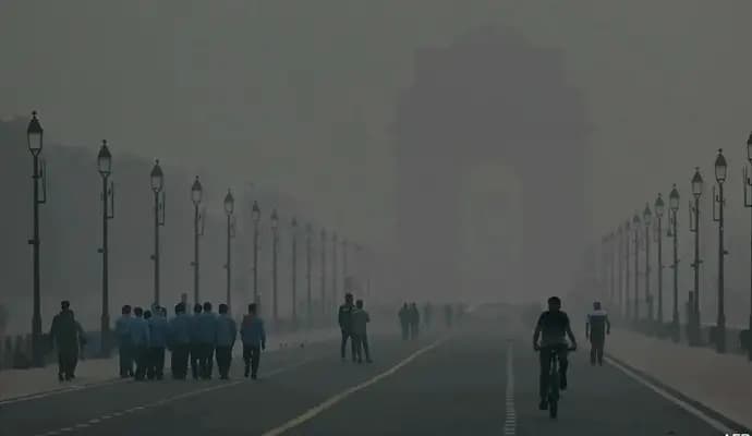 Dense Haze Covers Delhi