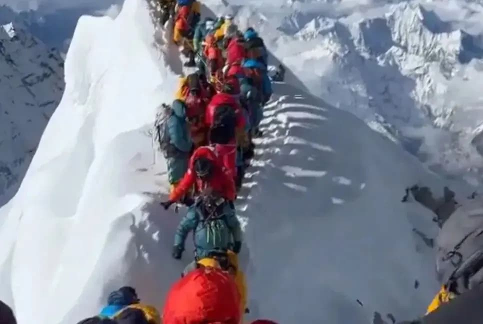 Video Of Jam On Mount Everest Goes Viral As 2 Climbers Feared Dead