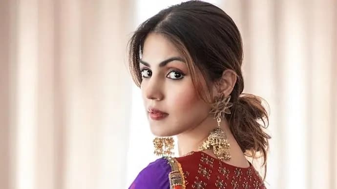 delhi police summons rhea chakraborty for questioning in connection with rs 500 crore app based scam ent