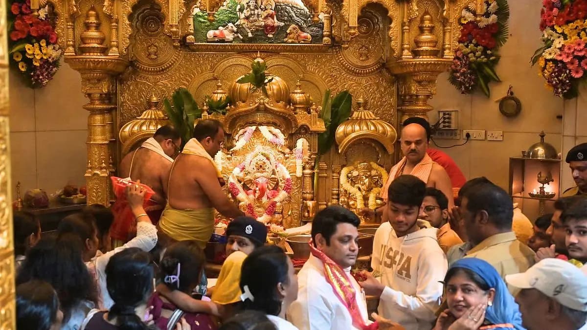 Mumbai Siddhi Vinayak Temple trust issued dress code for devotees gnr