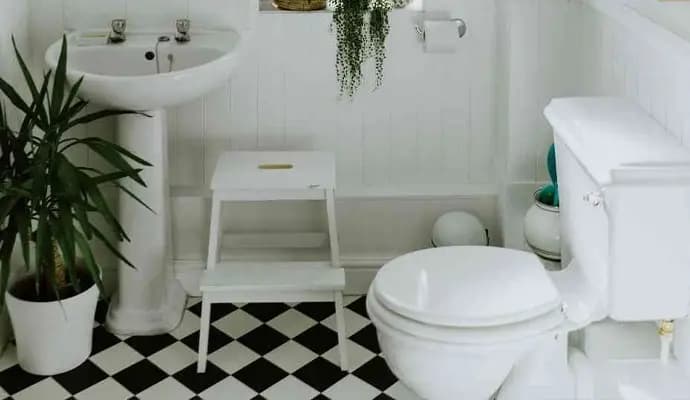 These seven ways to make a small bathroom look bigger LIF