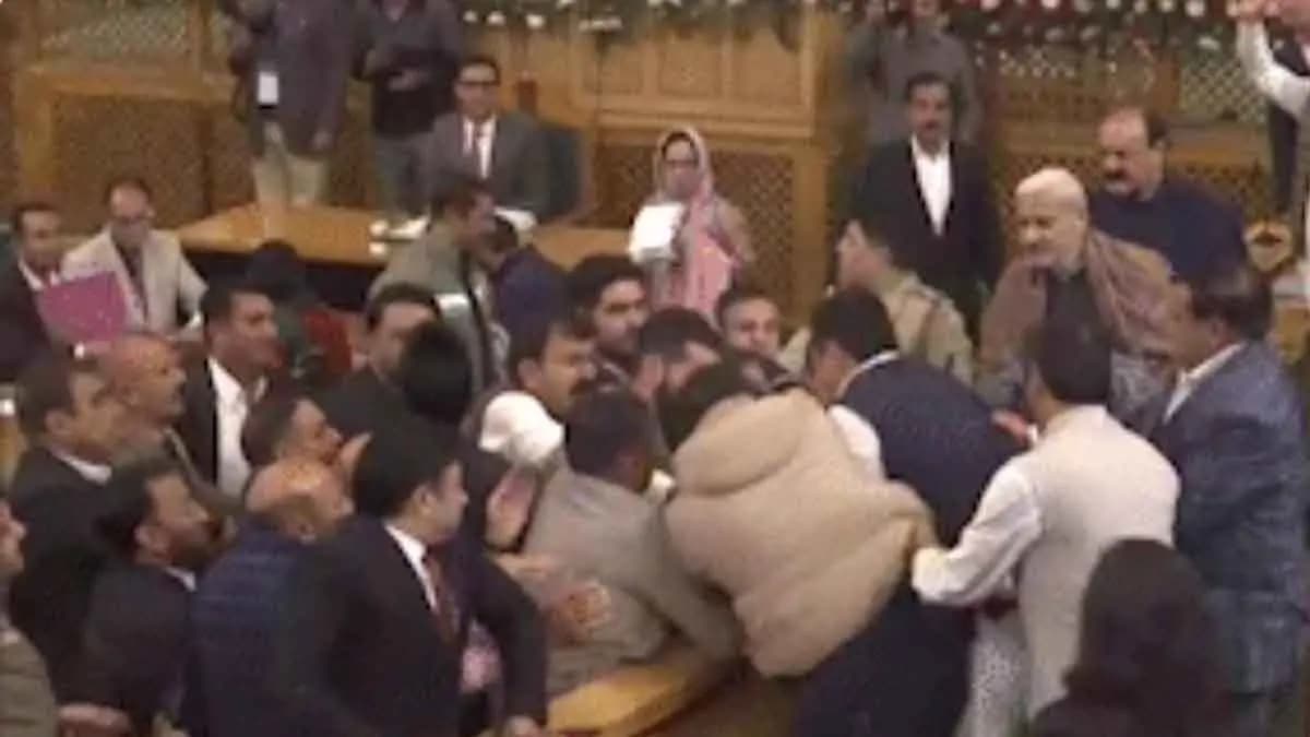 Chaos In Jammu And Kashmir Assembly Again Over Resolution For Article 370 gnr