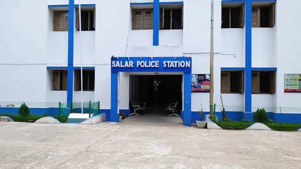 Criminal Caught While Eyeing Luxury Bikes at Showroom gnr 