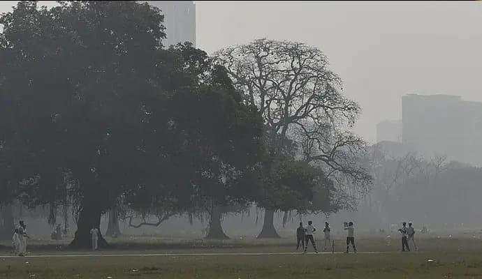 Weather discomfort rises as mercury jumps slightly before Christmas