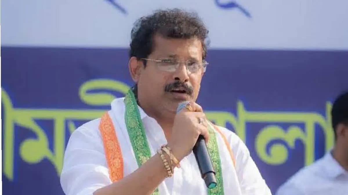 Tmc councillor attacked on Friday evening in front of acropolis mall in kolkata gnr