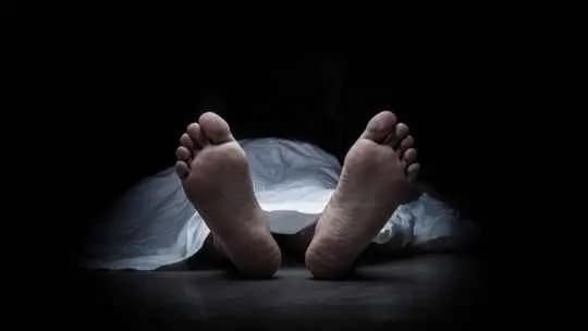 Kolkata Crime News man strangled to death at midnight on footpath gnr