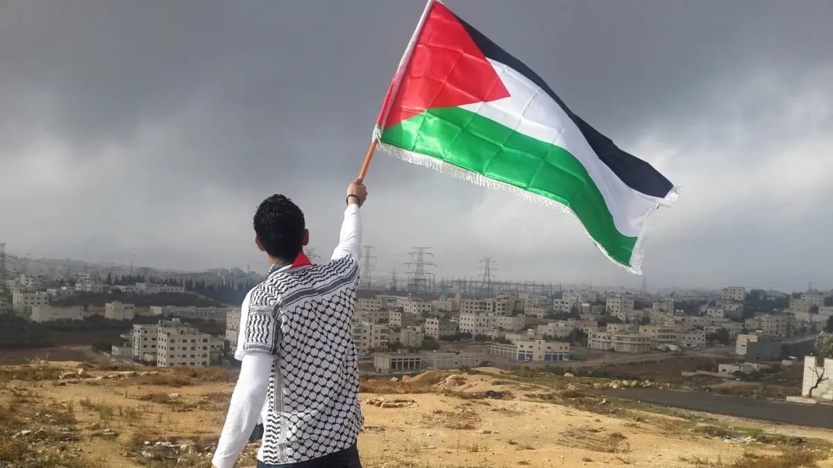 How many countries recognise Palestine as an independent nation