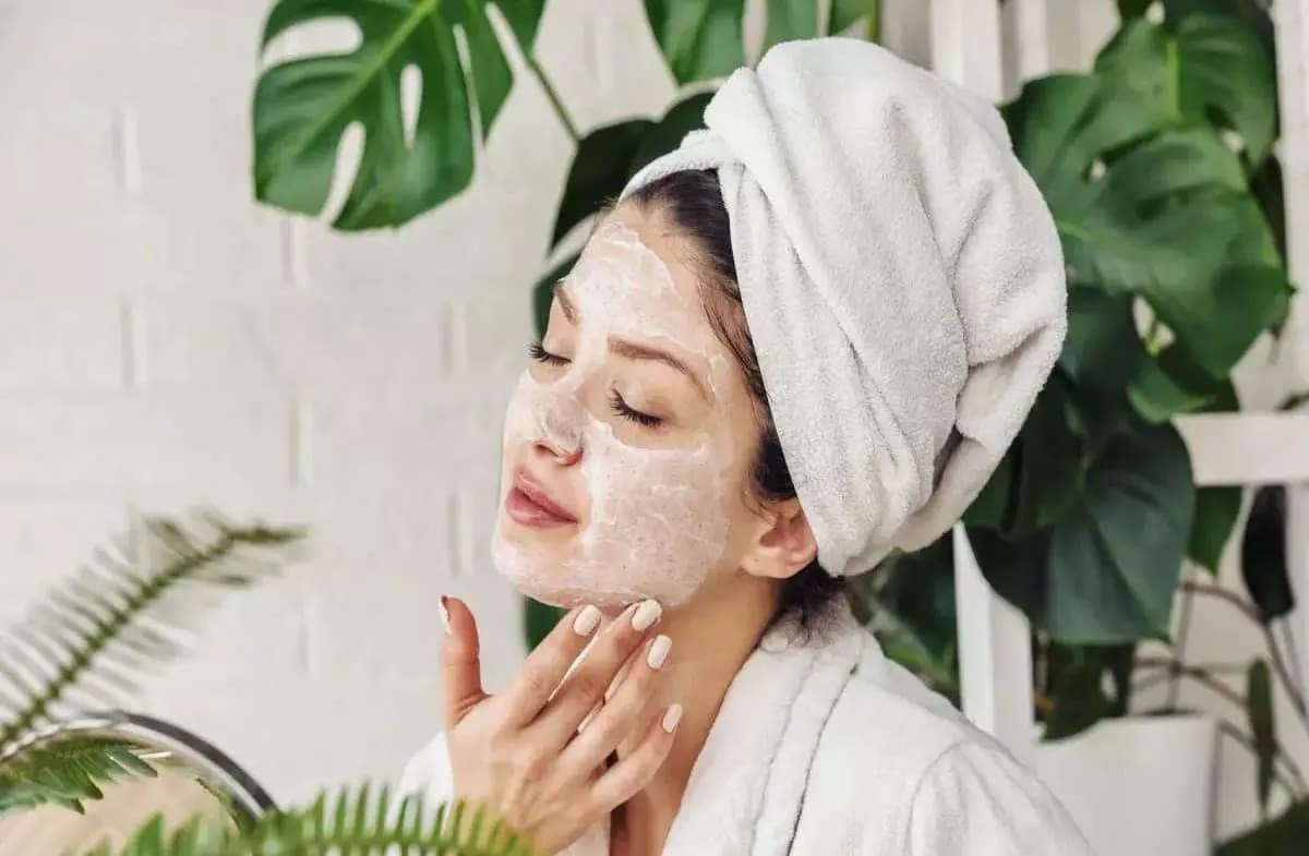 This home made natural face pack can reduce sun tan from your skin within seven days and make your skin glowing lif