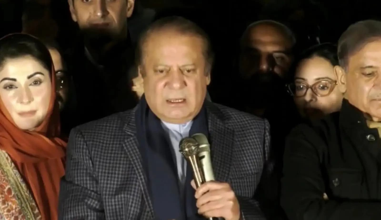 Nawaz Sharif claims victory in Pak polls