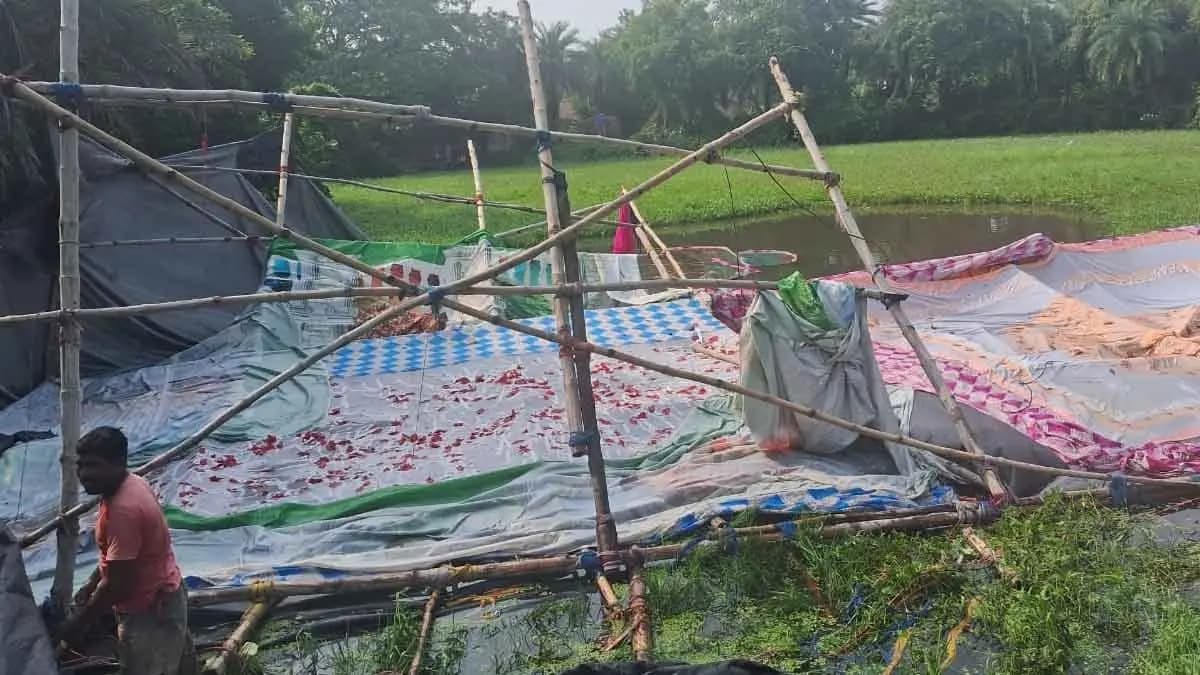 Strom affected Murshidabad Nabagram, Durga Puja pandal, Durga Idols broke down gnr