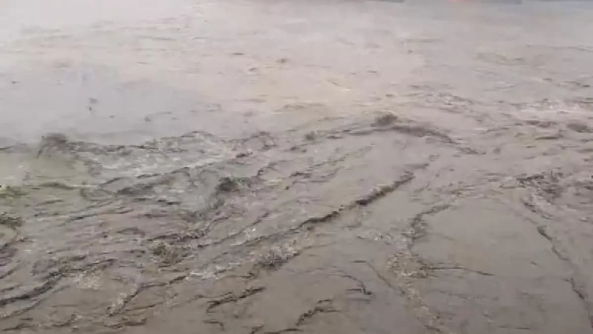 IMD Red Alert in Himachal cloud burst death update