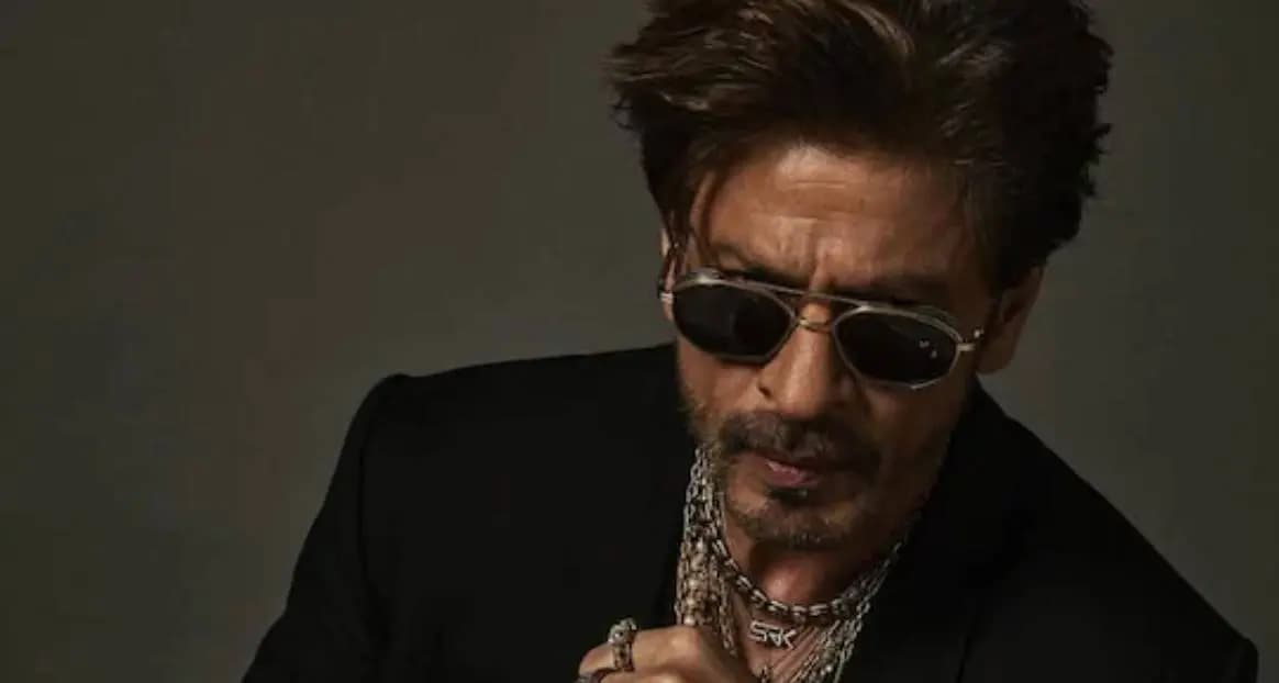 Shah Rukh Khan gives a befitting reply to fan asking him to retire