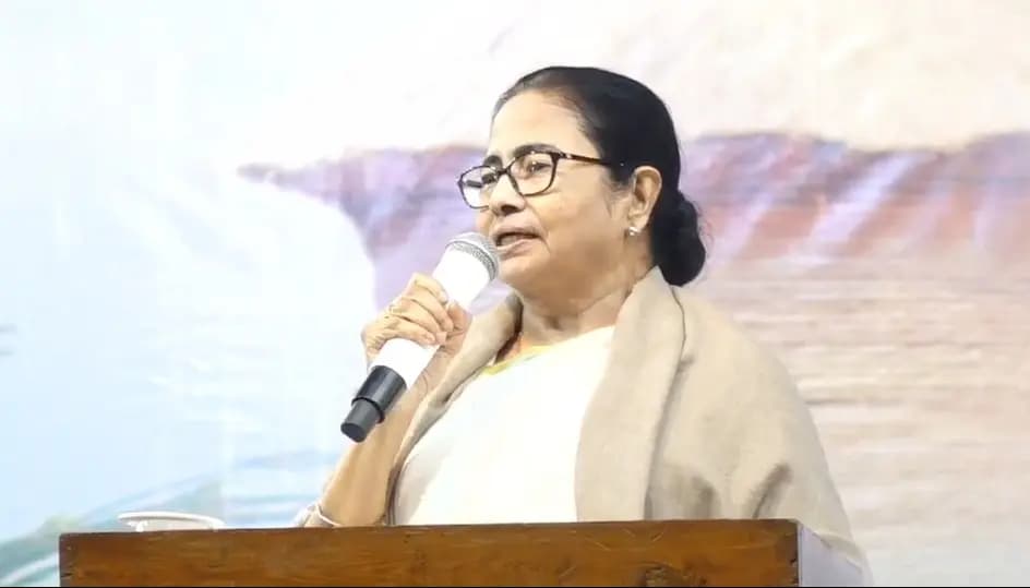 mamata banerjee attack central