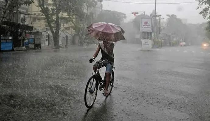 Hot and humid weather in south Bengal, mercury to soar further