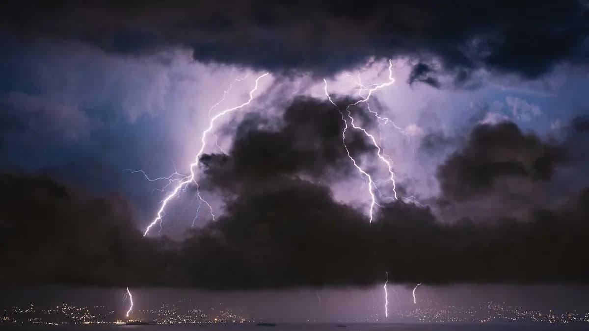lightning fell in chattisgarh a priest died_gnr
