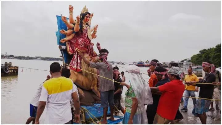 Preparation for Durga Immersion in Kolkata