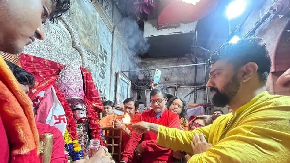 before the release of 'Khadan', Dev visite at tarapeeth temple