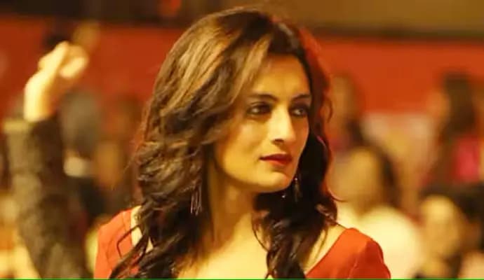 Ushasie Chakraborty Makes Difference Between East Bengal And West Bengal