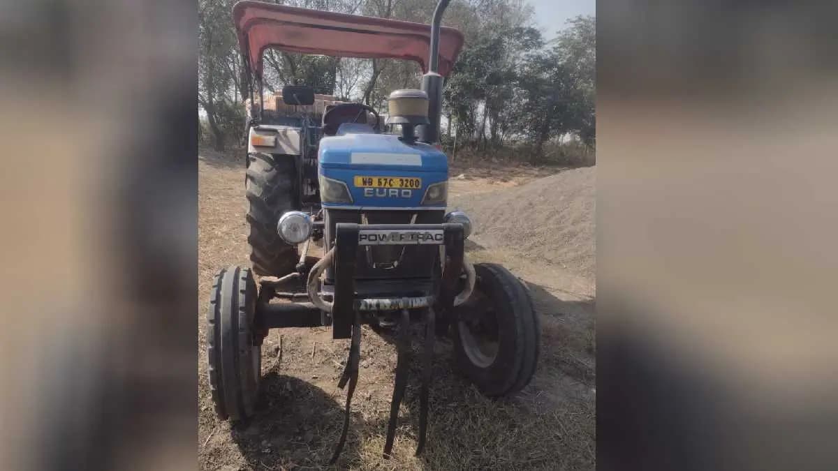 Road accident in Murshidabad tractor runs over body of class 10 girl gnr