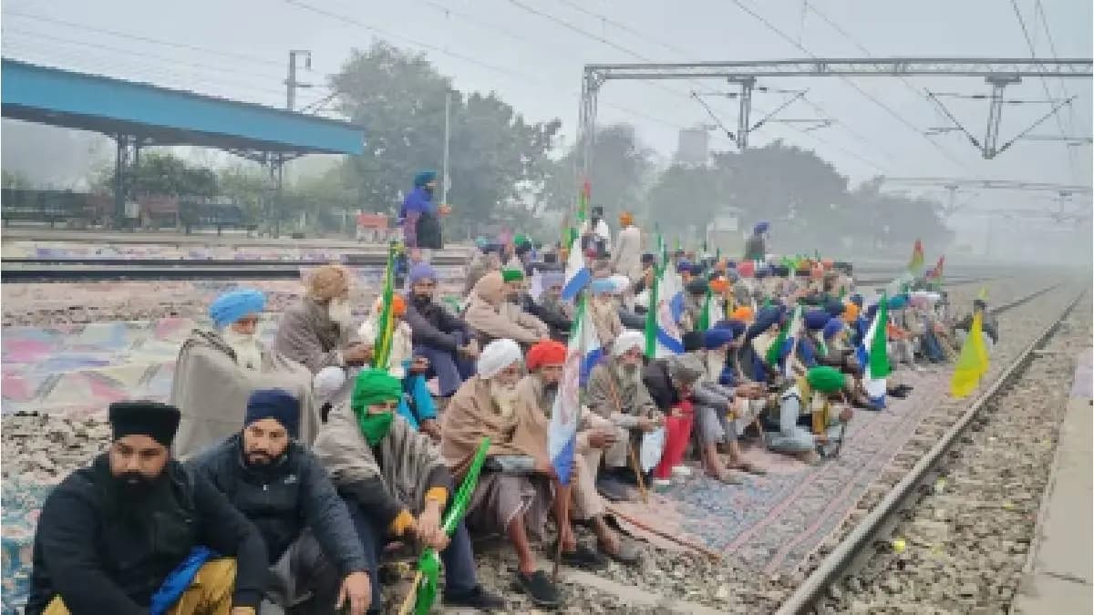 Farmers Block Roads At Many Places, Traffic Hit gnr