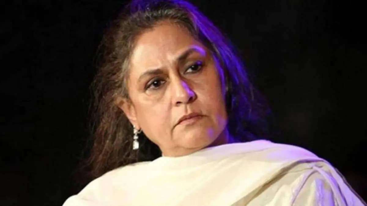 Jaya Bachchan lashes out at paparazzi again at Rono Mukherjee s prayer meet